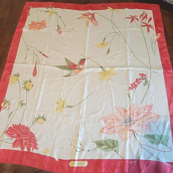 Salvatore Ferragamo Red and Cream Floral Scarf Made In Italy - Picture 5 of 16